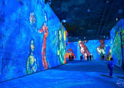 Show exhibition into Baux en Provence quarry with Van Gogh and Gauguin paintings projected on the walls